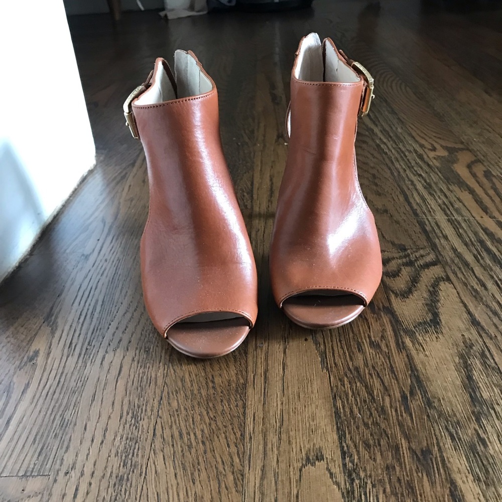 Comfy heeled Louise et cie sandals